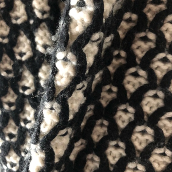 J. Crew HoneyComb Black and White Infinity Scarf - Picture 5 of 6